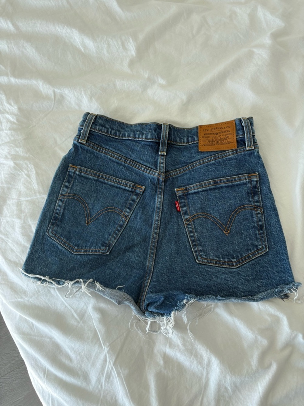 Levi's Ribcage High Rise Shorts - Picture 4 of 4